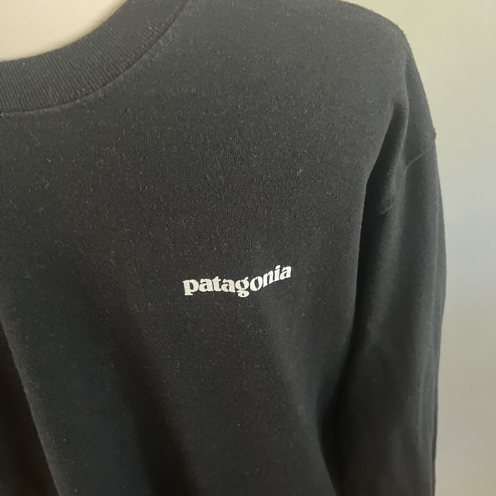 Patagonia Men's Long Sleeve Logo Cotton Tee T-Shirt Black Size Med Regular fit - Picture 2 of 4